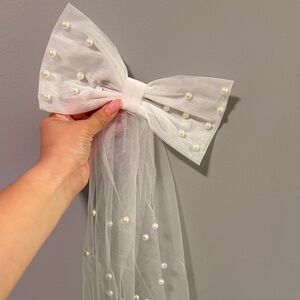 Elegant White Bow with Pearls